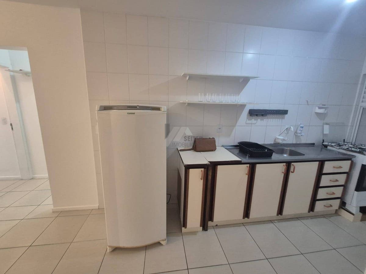 Apartamento Semi Mobiliado de 2 Dormitorios com Suite no Itacorubi