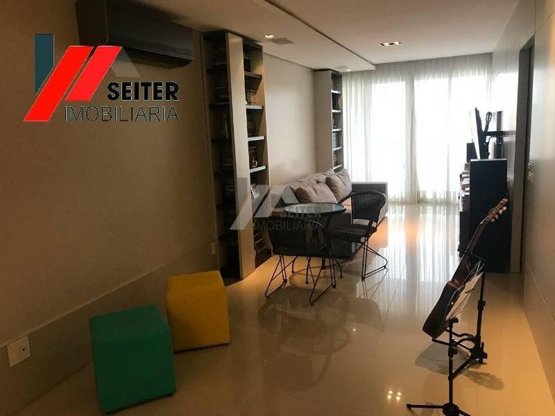 Apartamento 3 dormitórios com suite à venda centro Florianopolis