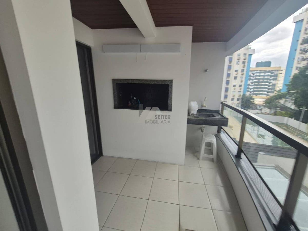 Apartamento Semi Mobiliado de 2 Dormitorios com Suite no Itacorubi