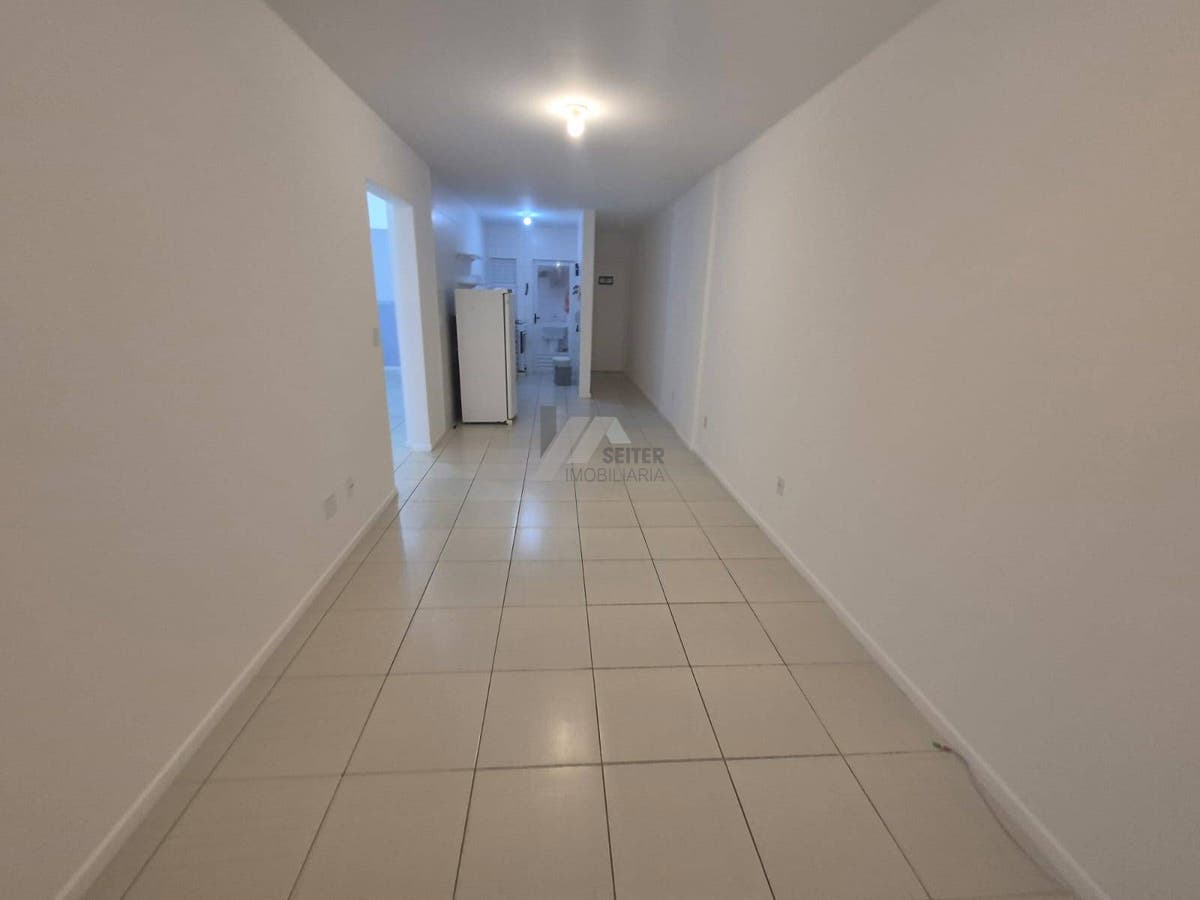 Apartamento Semi Mobiliado de 2 Dormitorios com Suite no Itacorubi