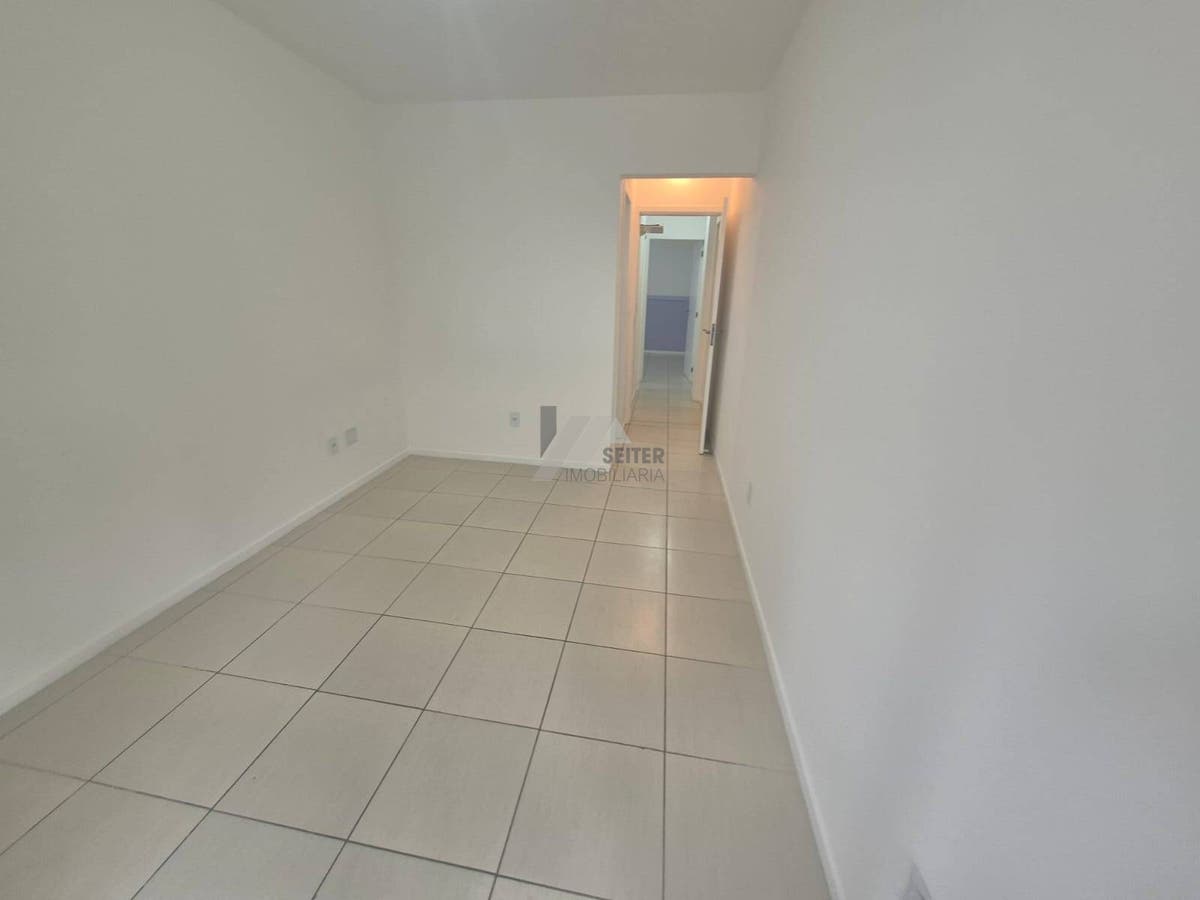 Apartamento Semi Mobiliado de 2 Dormitorios com Suite no Itacorubi