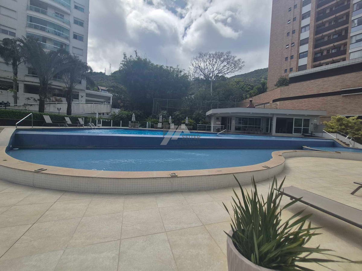 Apartamento alto padrão de 4 dormitorios sacada com churrasqueira e 2 vagas para locação no Itacorubi