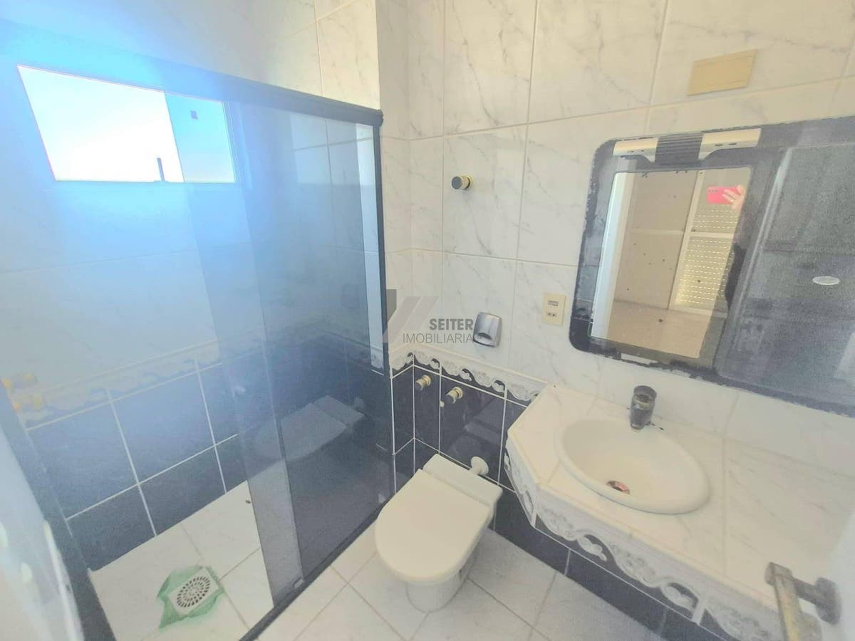 Apartamento de 5 quartos sendo 2 suites para alugar na trindade florianopolis