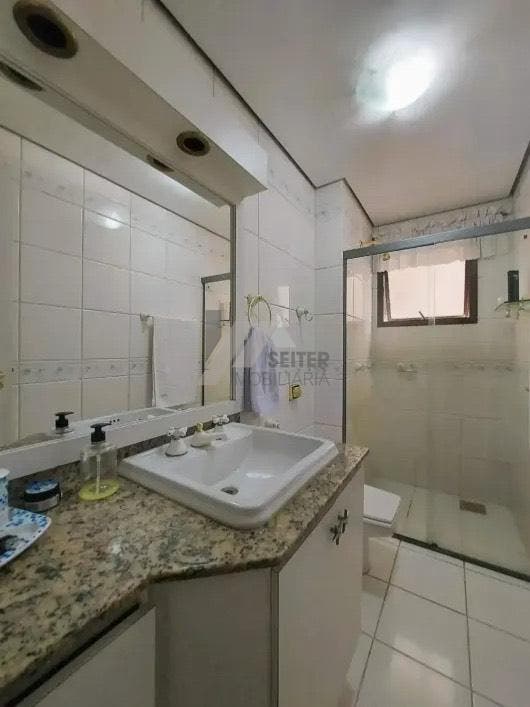Apartamento com 3 quartos, Centro - Florianópolis