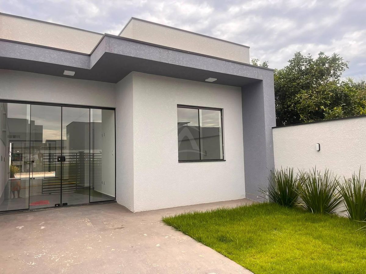 Casa com piscina, 3 quartos sendo 1 suite, bal. Principe