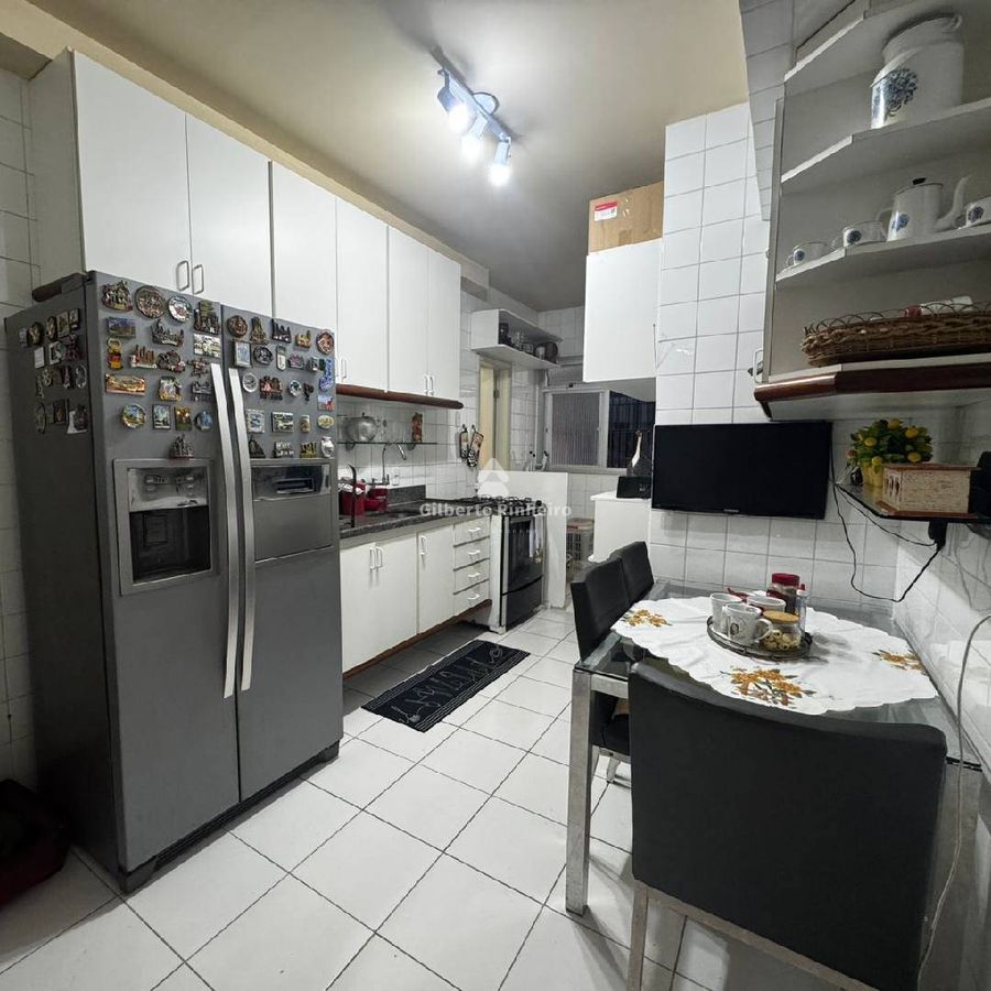 Apartamento à Venda no Centro de Guarapari com 3 Quartos