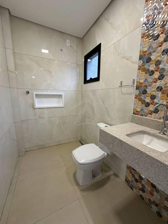Sobrado com piscina, 180m metros mar, bal itapoa