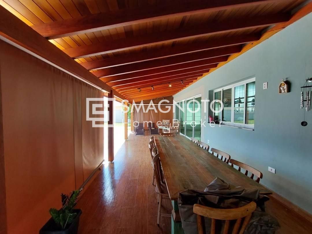 Vendo Sobrado no condomínio Aguas de São Pedro 3 suítes, piscina e excelente nível de acabamento!
