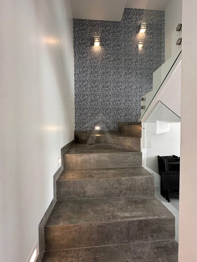 Sobrado quadra mar, com 3 quartos sendo 1 suite, cambijú