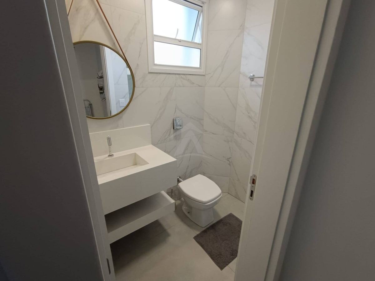 Sobrado quadra mar, com 3 quartos sendo 1 suite, cambijú