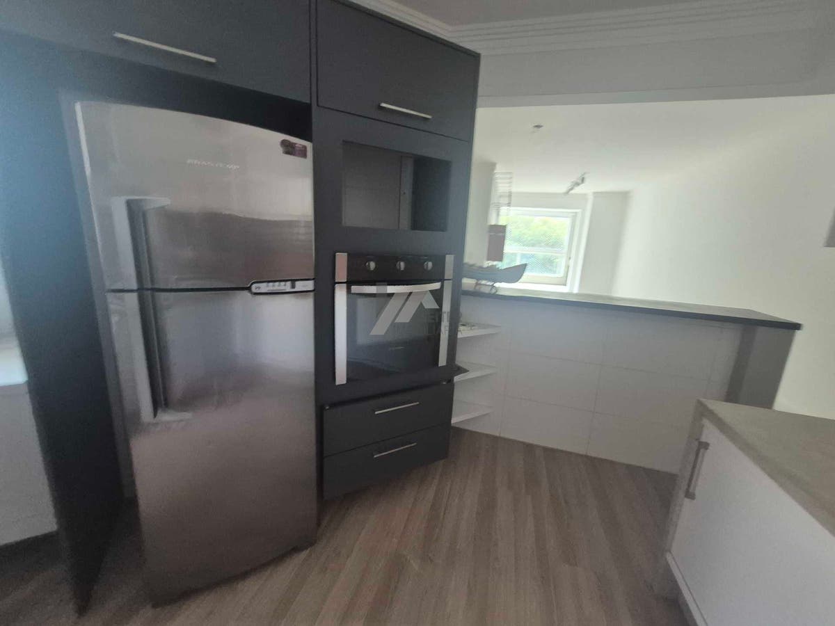 Apartamento alto padrão de 4 dormitorios sacada com churrasqueira e 2 vagas para locação no Itacorubi