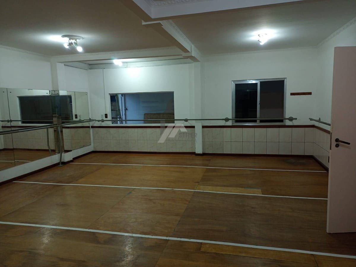 Casa comercial para locação no corrego grande