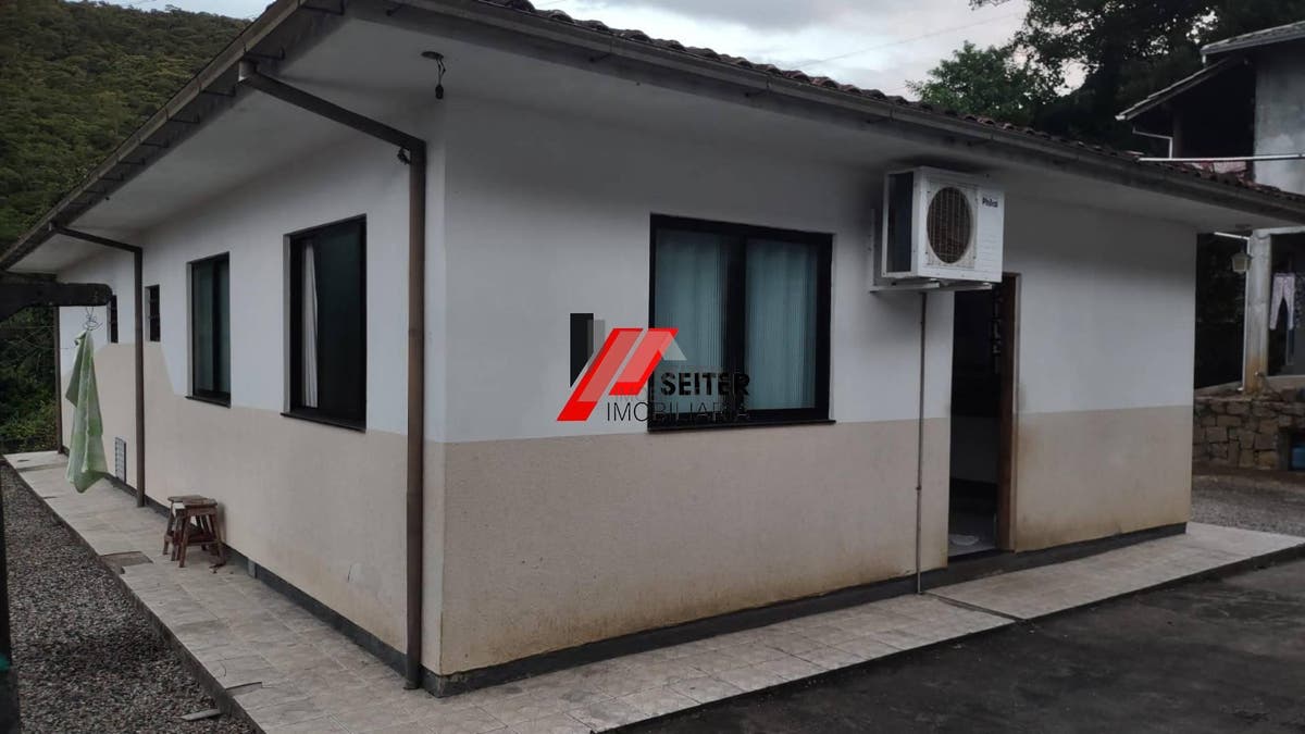 Casa à Venda em Florianópolis-SC Bairro Monte Verde com 7 Quartos