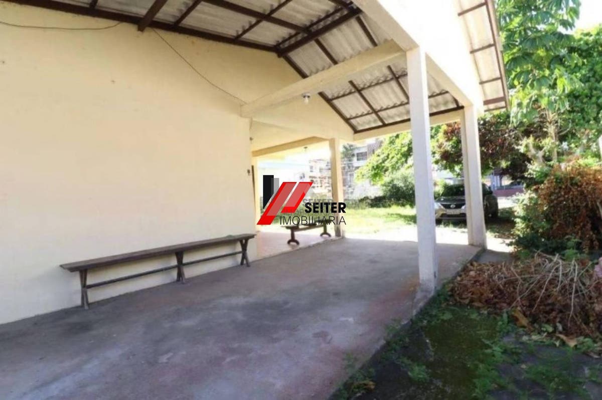 Casa Comercial de 4 Quartos à Venda em Ingleses do Rio Vermelho, Florianópolis-SC. 182m²
