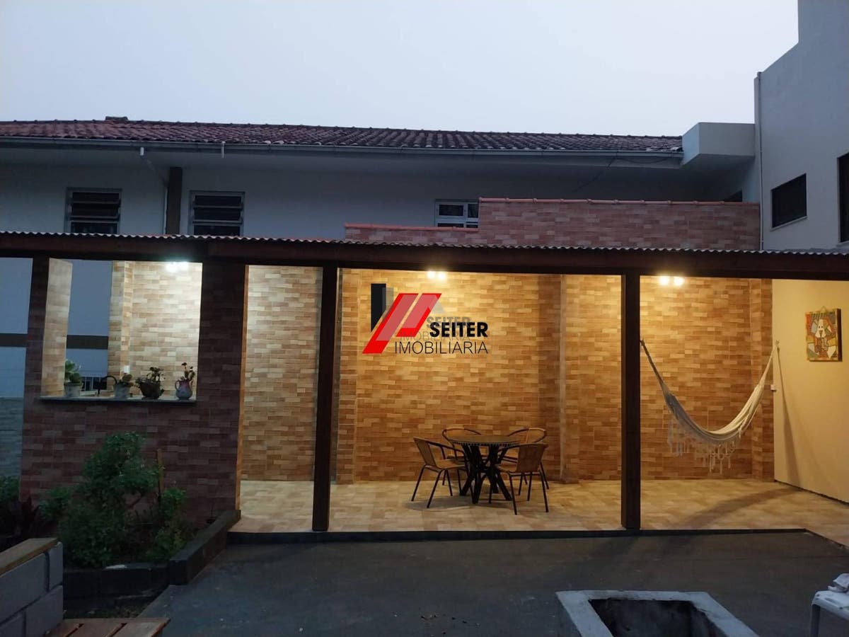 Casa com 4 dormitórios sendo 2 suíte à venda no bairro Pantanal