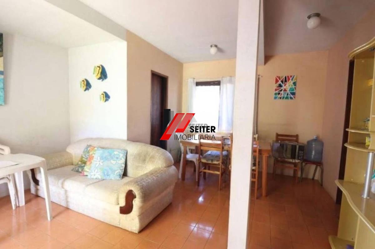 Casa Comercial de 4 Quartos à Venda em Ingleses do Rio Vermelho, Florianópolis-SC. 182m²