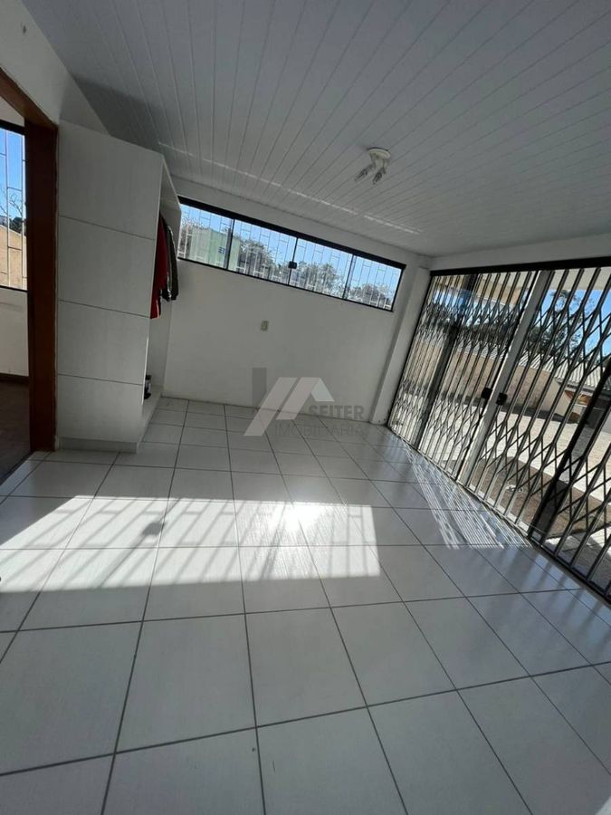 Casa para locação com 3 dormitórios sendo 1 suíte em Florianópolis Centro