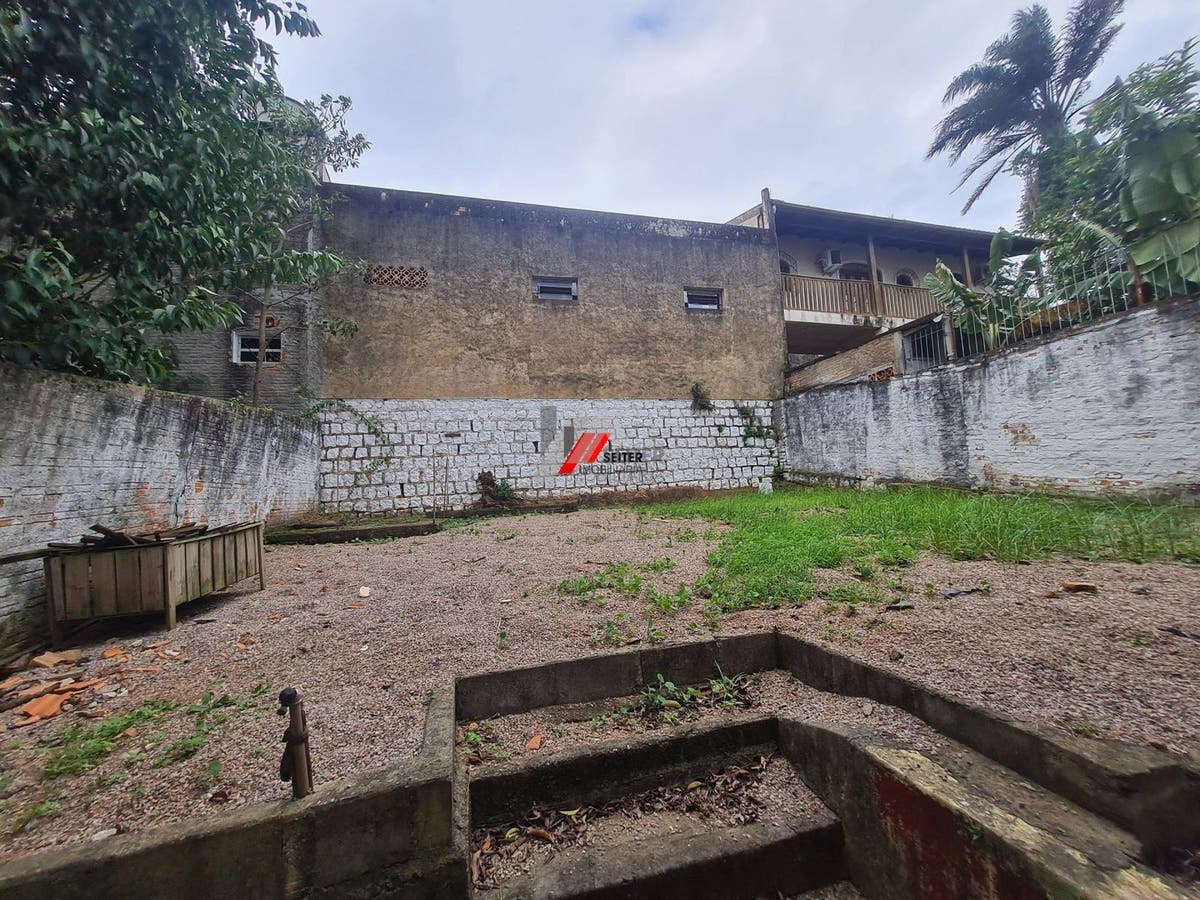 Casa de 3 dormitorios a venda no bairro Capoeiras em Florianopolis