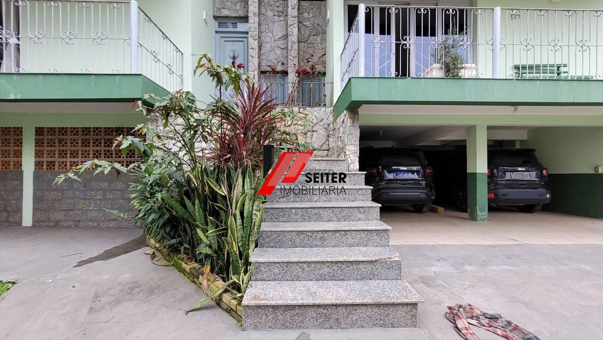 Casa com 4 quatro quartos para locação trindade florianópolis