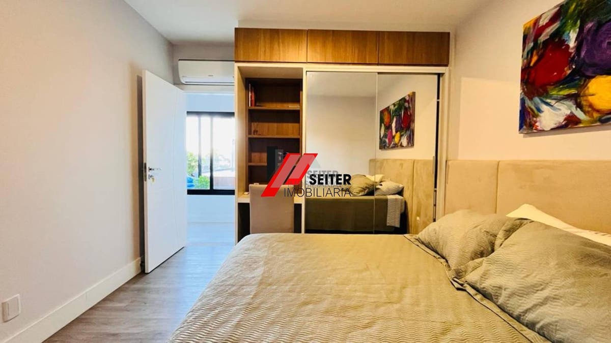Casa com 4 quartos a venda, 285,77 de área construída Trindade
