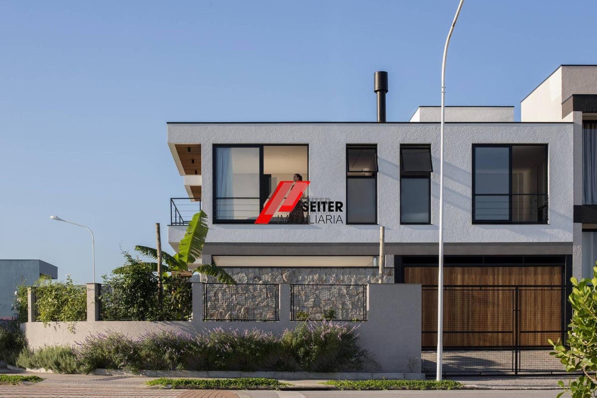Casa à venda com 4 dormitórios no Campeche Florianópolis