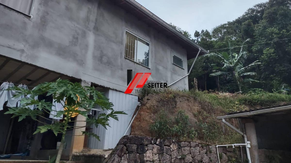 Casa à Venda em Florianópolis-SC Bairro Monte Verde com 7 Quartos