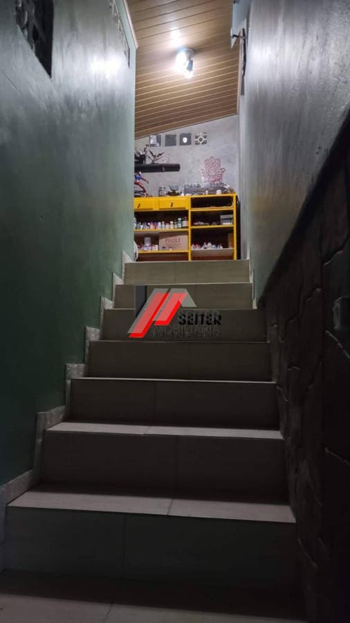 Casa à Venda em Florianópolis-SC Bairro Monte Verde com 7 Quartos