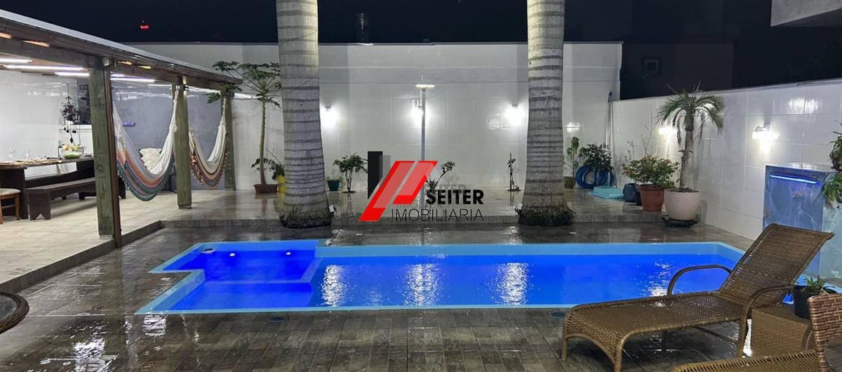 Casa de Alto Padrão com 280m² à Venda na Pedra branca: 4 Quartos 1 Suíte Área Gourmet e Piscina com Spa!