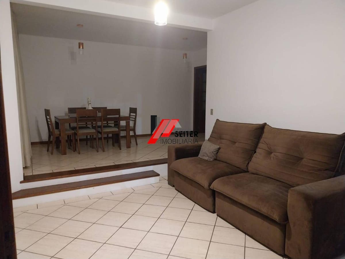 Casa com 4 dormitórios sendo 2 suíte à venda no bairro Pantanal