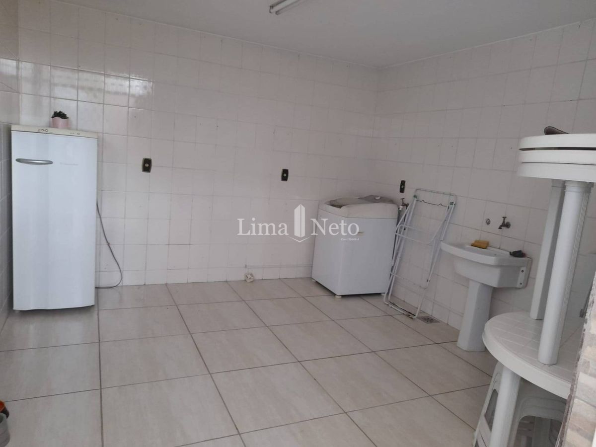 Casa sobrado, 234 m2, 3 dorms ( 1 suíte com closet ) 4 vagas