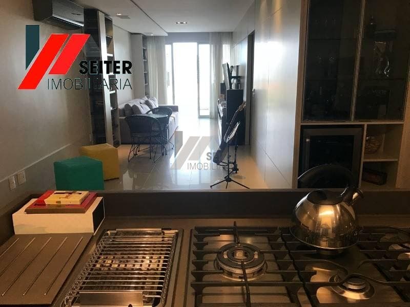 Apartamento 3 dormitórios com suite à venda centro Florianopolis