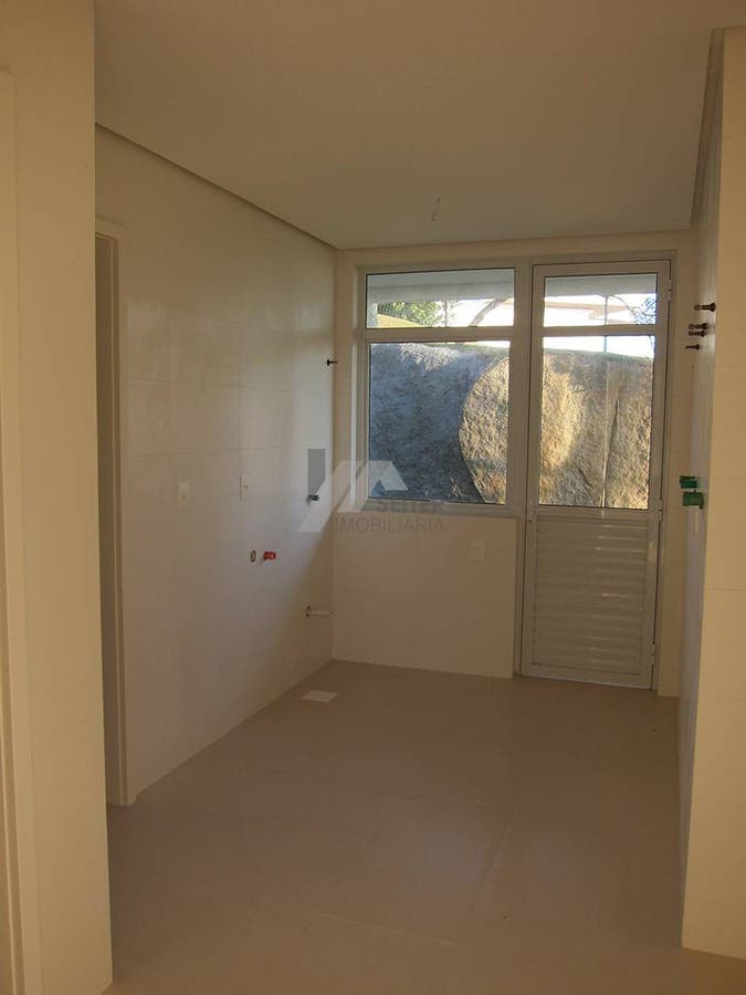 Casa com 3 dormitórios para locação no bairro Cacupé em Florianópolis