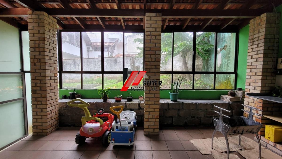 Casa com 4 quatro quartos para locação trindade florianópolis