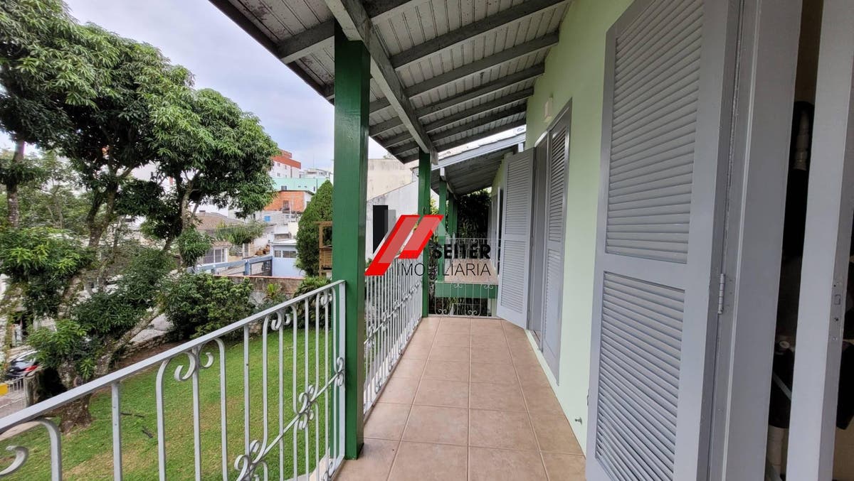 Casa com 4 quatro quartos para locação trindade florianópolis
