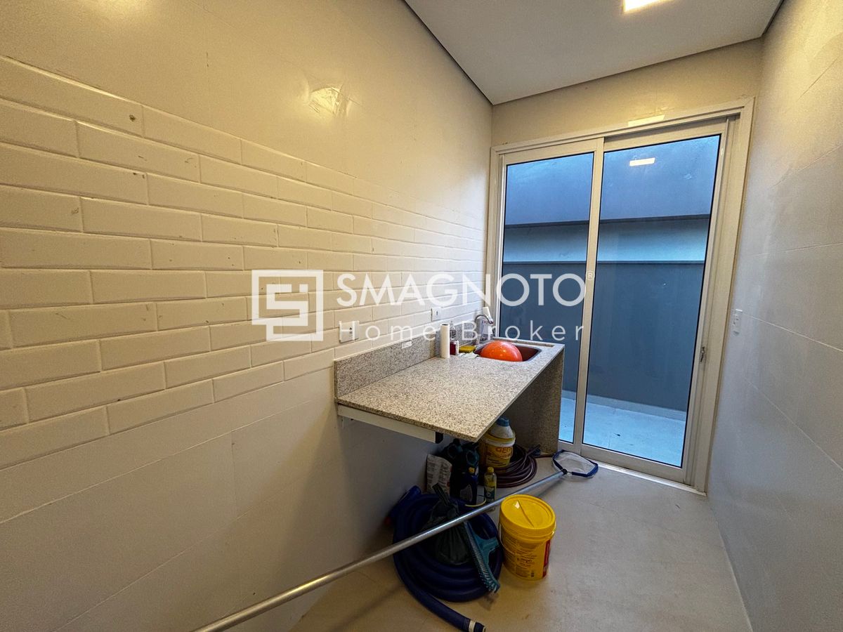 Casa Térrea de Alto Padrão à Venda no Damha I em Piracicaba com 3 Suítes e piscina .