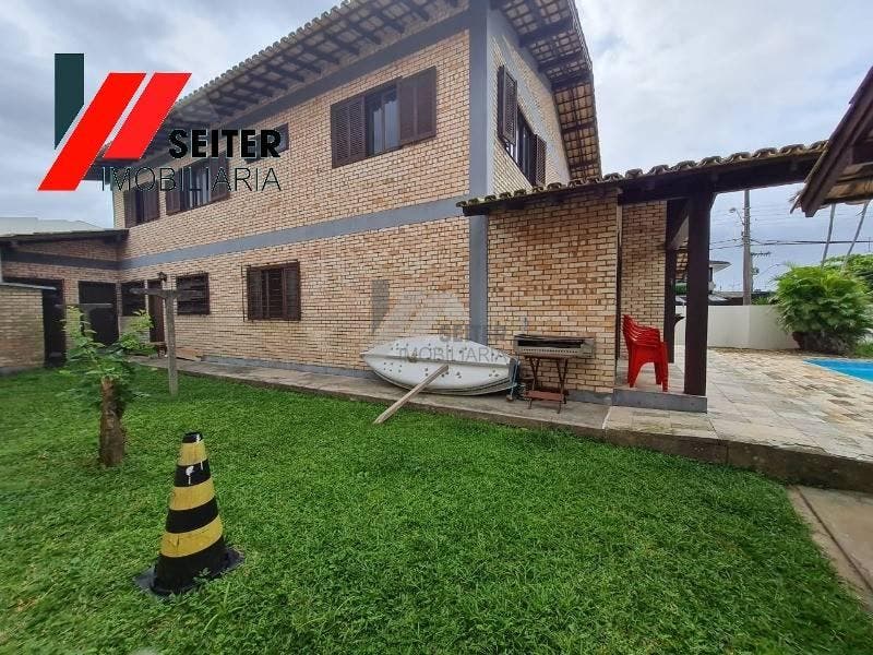 Casa para locação com 5 dormitórios bairro Coqueiros florianópolis