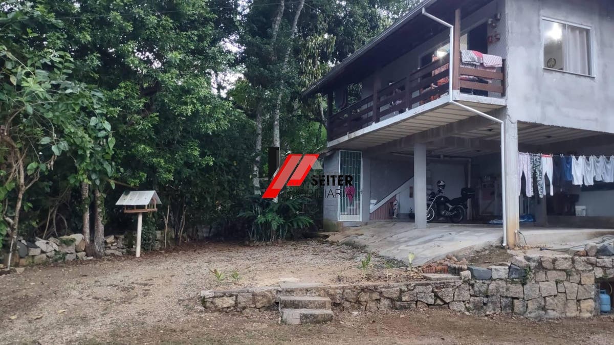 Casa à Venda em Florianópolis-SC Bairro Monte Verde com 7 Quartos