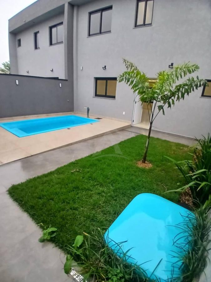 Sobrado com piscina, 180m metros mar, bal itapoa
