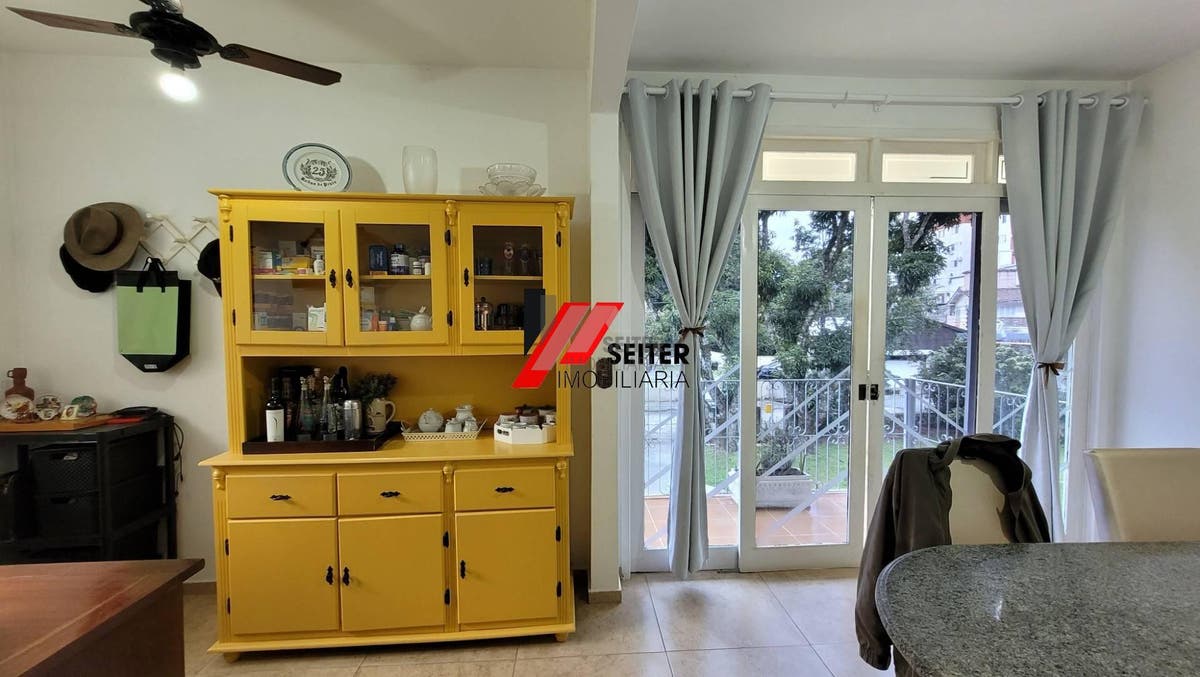 Casa com 4 quatro quartos para locação trindade florianópolis