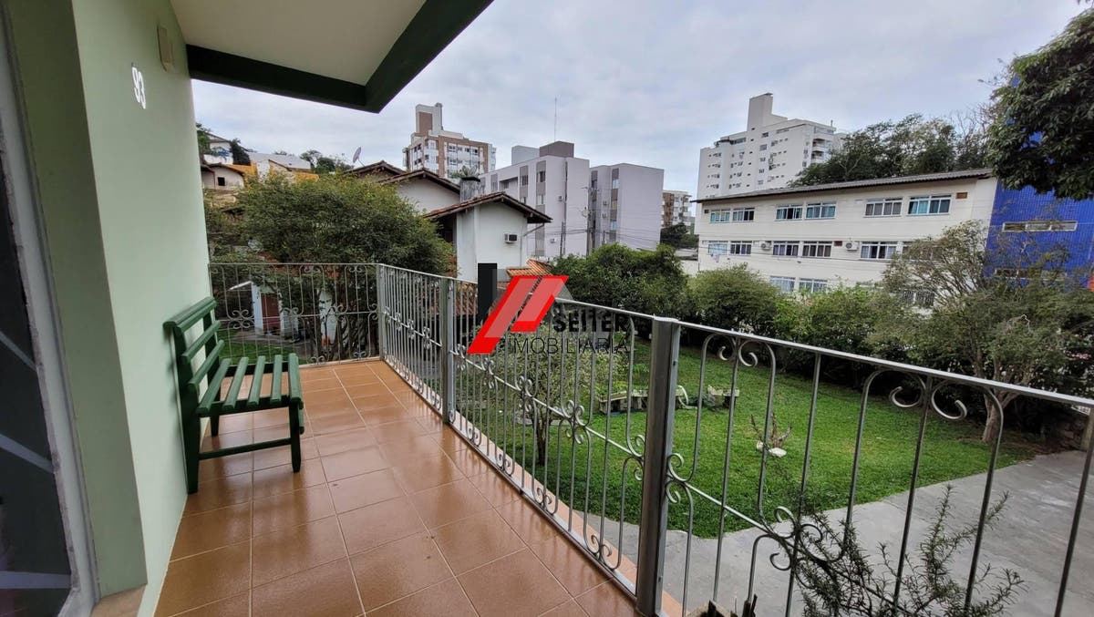 Casa com 4 quatro quartos para locação trindade florianópolis