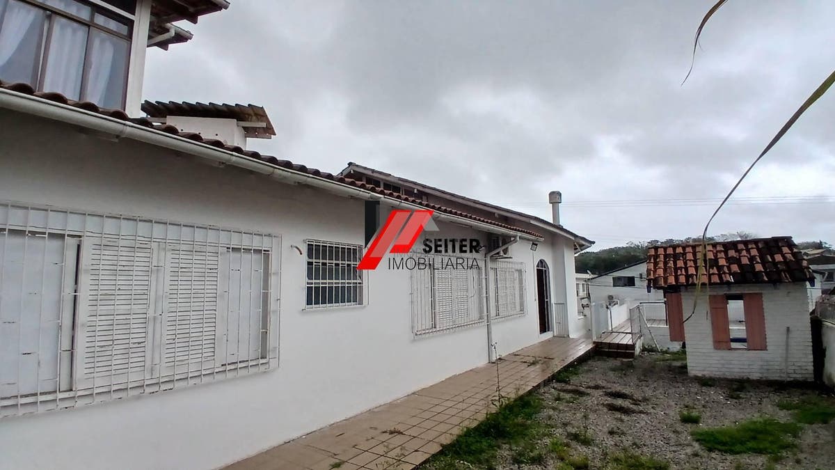 Casa a venda na agronomica