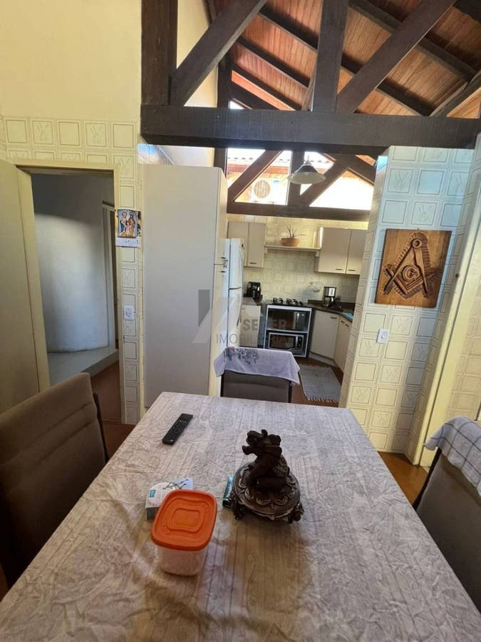 Casa para locação com 3 dormitórios sendo 1 suíte em Florianópolis Centro