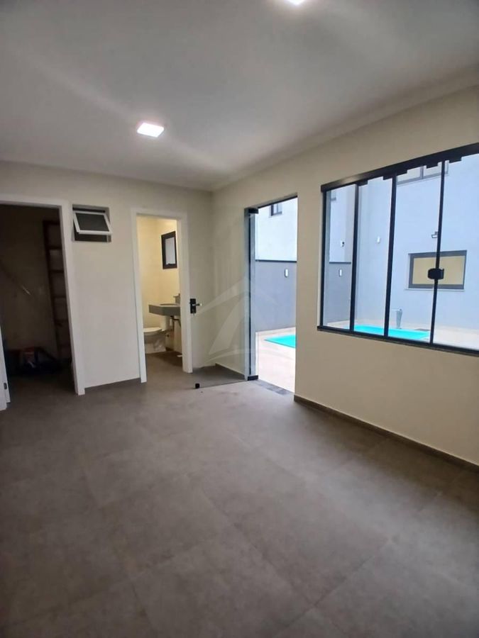 Sobrado com piscina, 180m metros mar, bal itapoa