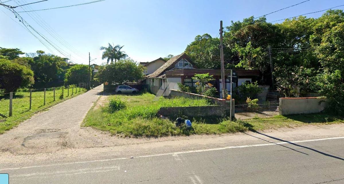 Terreno à venda em Florianópolis-SC Armação do Pântano do Sul 226m2 de área!