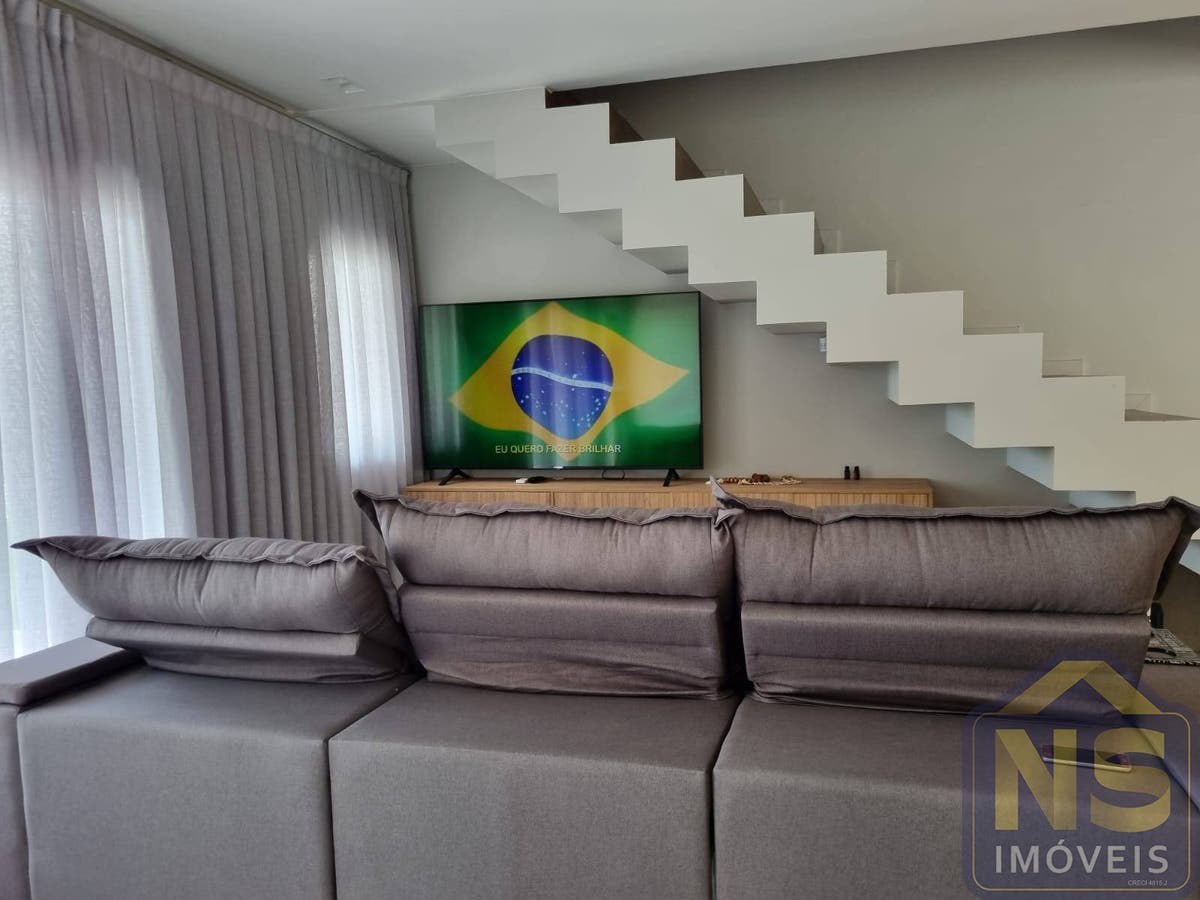 Sobrado de 3 quartos, 150m² no bairro Zimbros, em Bombinhas | Eu Corretor
