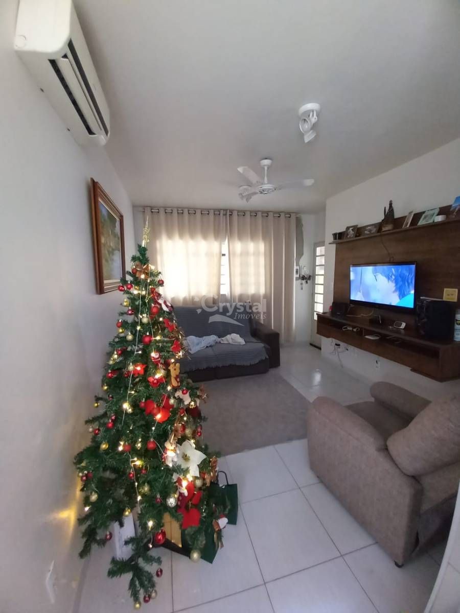 Casa à Venda com 2 Quartos, Garagem para 3 Carros e Área de Lazer com Churrasqueira e Forno, no bairro Avaré I - Avaré. Foto 2