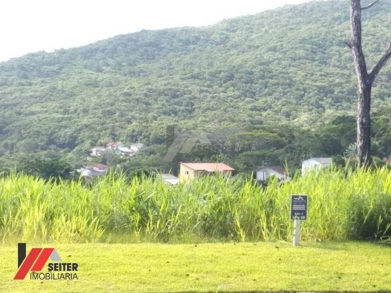 Terreno a venda no bairro Itacorubi com localização previlegiada