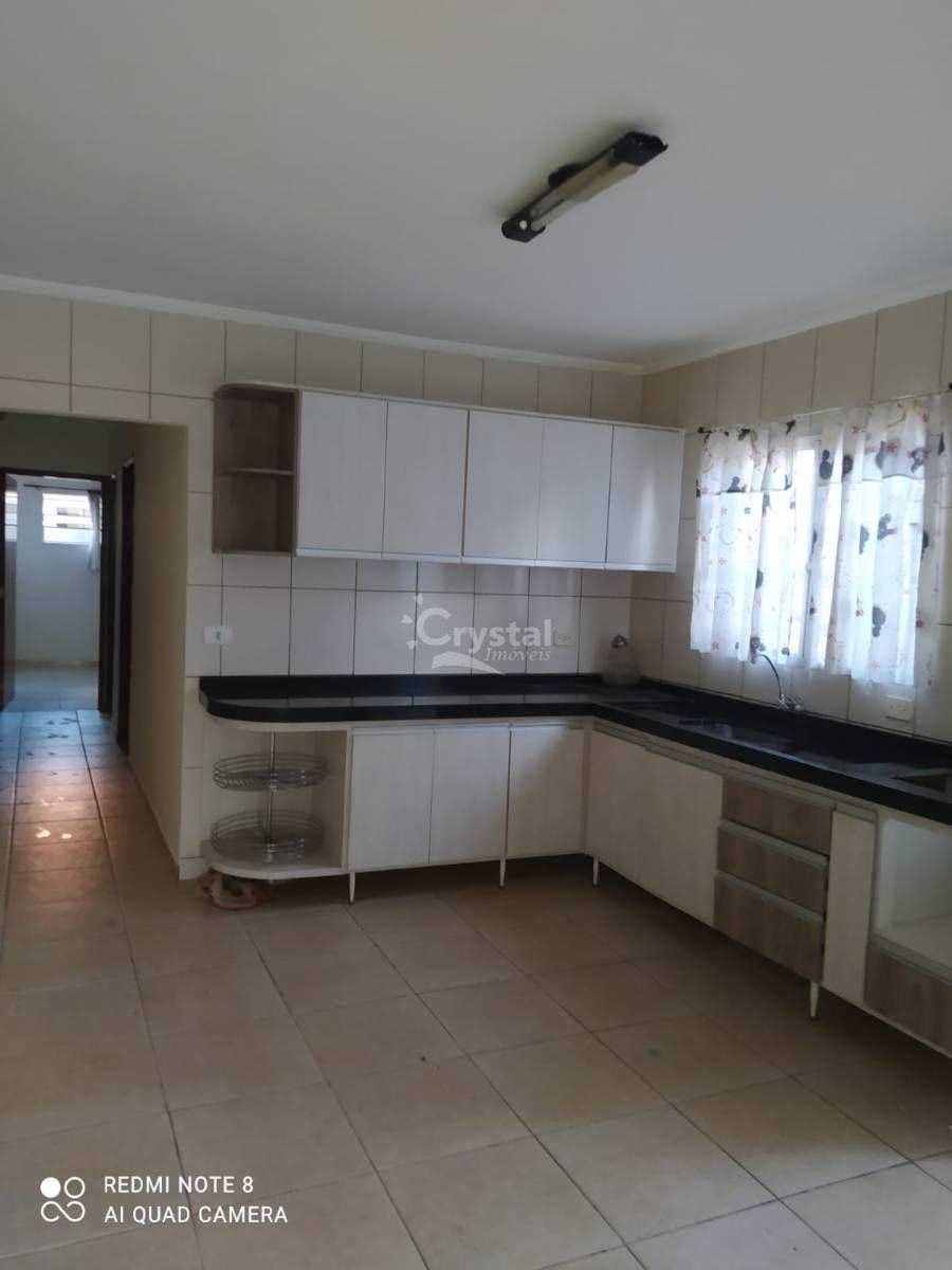 Casa à Venda com 2 Quartos, Garagem Coberta para 2 Carros e Área Externa com Edícula em Vila Rio Novo - Avaré. Foto 2
