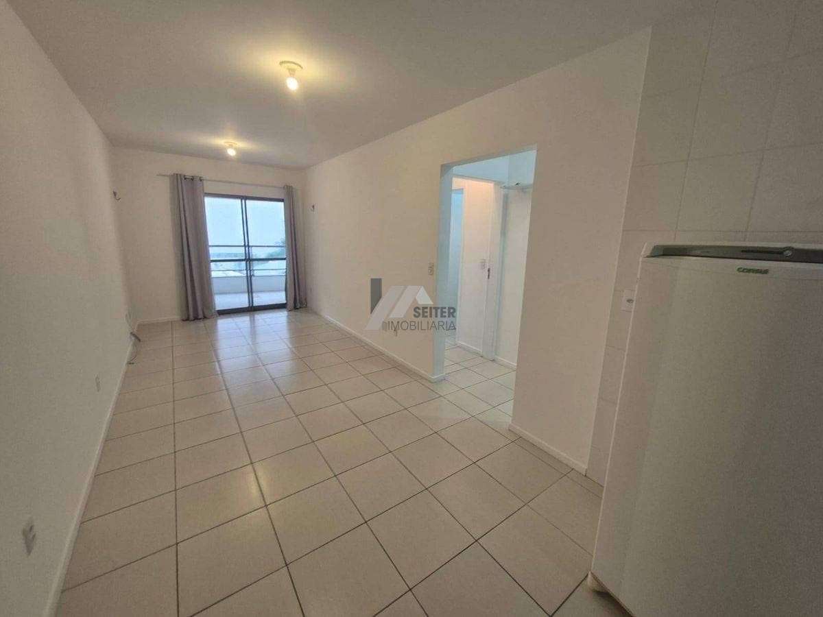 Apartamento Semi Mobiliado de 2 Dormitorios com Suite no Itacorubi