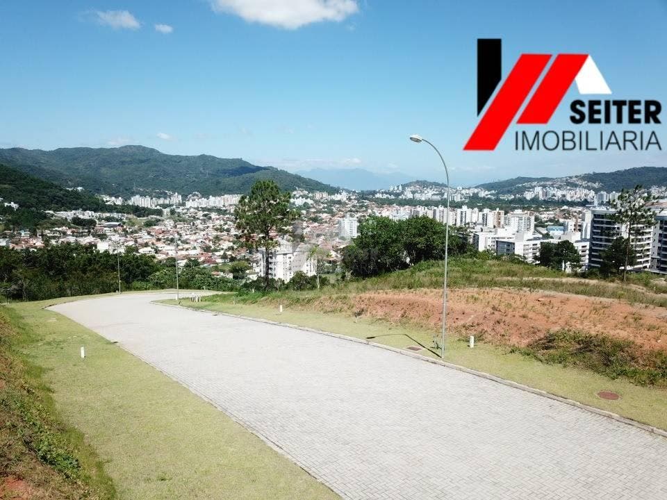Terreno a venda no bairro Itacorubi com localização previlegiada